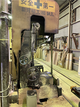 バンドソー（送材車付帯鋸盤）